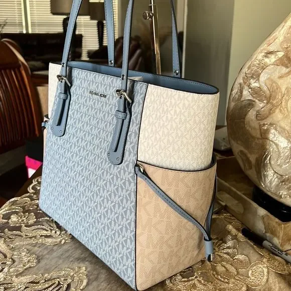 Michael Kors signature logo tote bag - Picture 3 of 12